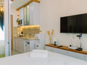 Cozy Stay Studio Apartment at B Residence Near Aeon Mall