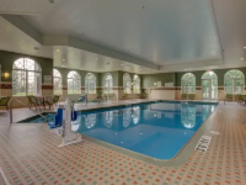 โรงแรม ฮอลิเดย์ อินน์ โฮเทล แอนด์ สวีทส์-มิลวอกี แอร์พอร์ต บาย IHG โรงแรมในมิลวอกี