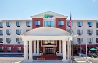 Holiday Inn Express & Suites Biloxi- Ocean Springs Hotel a Gulf Hills