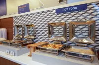 Holiday Inn Express & Suites BELOIT by IHG - breakfast