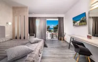 Lagomandra Beach Hotel