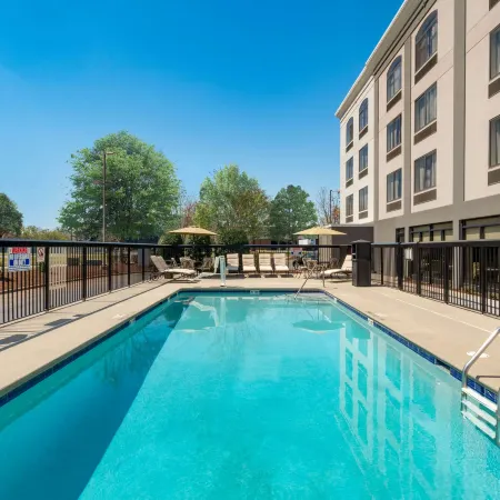 La Quinta Inn & Suites by Wyndham Raleigh Downtown North