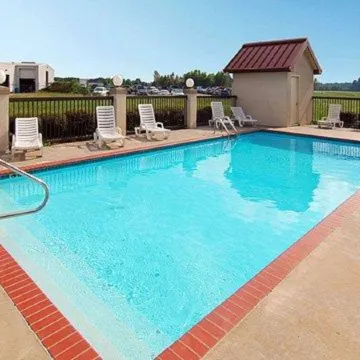 Quality Inn & Suites Pine Bluff