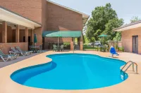 Days Inn by Wyndham Lexington - Pools