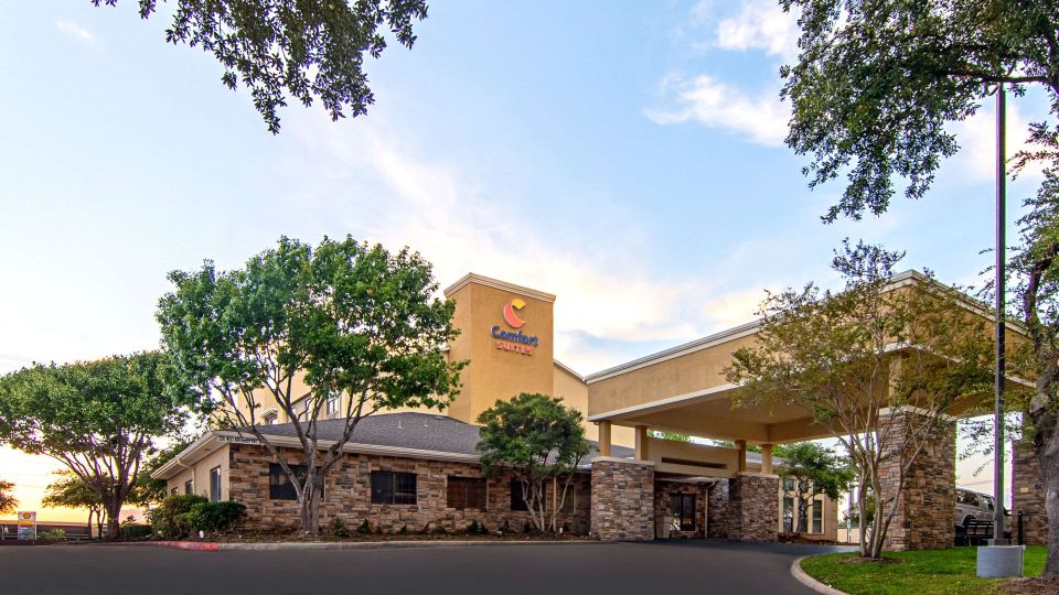 Comfort Suites NW Dallas Near Love Field