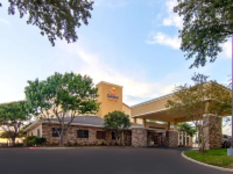 コンフォート スイーツ NW ダラス ニア ラブ フィールド ダラスのホテル