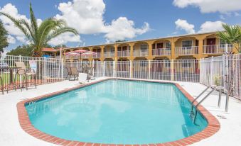 Days Inn by Wyndham Bradenton I-75