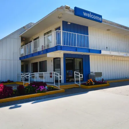 Motel 6 Windsor Locks, CT - Hartford