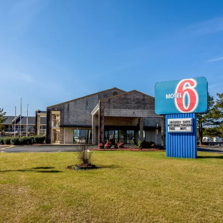Motel 6 Kenly, NC
