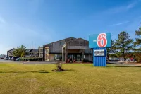 Motel 6 Kenly, NC - 2-Star