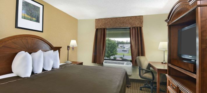 Howard Johnson by Wyndham Allentown/Dorney Hotel & Suites Hotels in Lehigh County