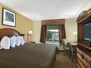 Howard Johnson by Wyndham Allentown/Dorney Hotel & Suites