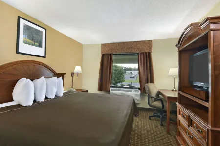 Howard Johnson by Wyndham Allentown/Dorney Hotel & Suites