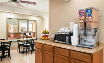 Super 8 by Wyndham Liberal KS