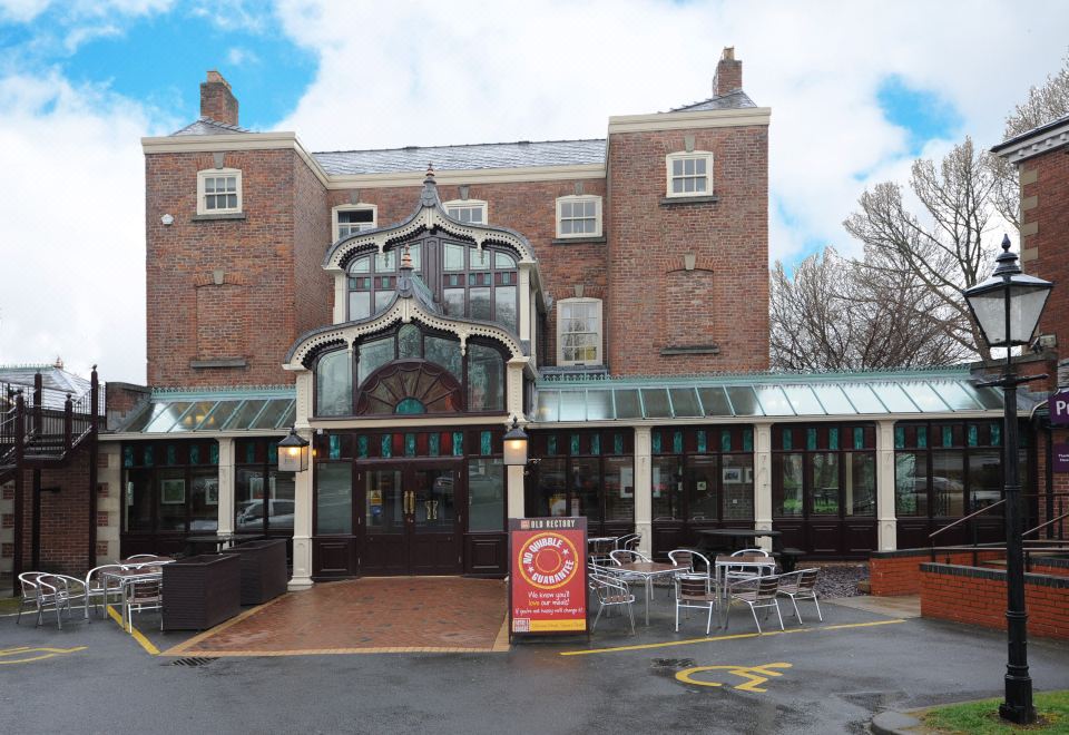 Premier Inn Stockport Central