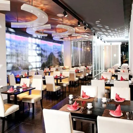 The Riverside Hotel Отели рядом с достопримечательностью «Флагманский магазин Line Friends»