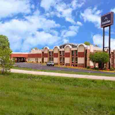 AmericInn by Wyndham Janesville Hotel Exterior