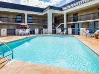 Quality Inn Mobile West Tillmans Corner - piscina