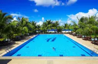 Hulhule Island Hotel - Beach