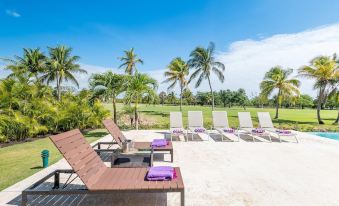 Beautiful 5-Bdr 2 Levels Villa for Rent in Punta Cana - Golf Front with Pool Jacuzzi Maid