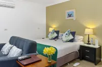 Oyster Cove Chalet Hotels in Grove