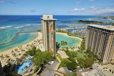 Hilton Hawaiian Village Waikiki Beach Resort Отели рядом с достопримечательностью «Университет Гавайи в Маноа»