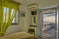 Villa Dakoronia•Stunning caldera view Private Pool Hotels in Fira