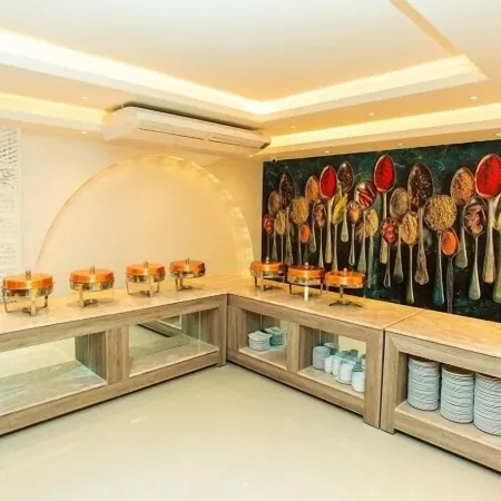 Royal Raj Hotel