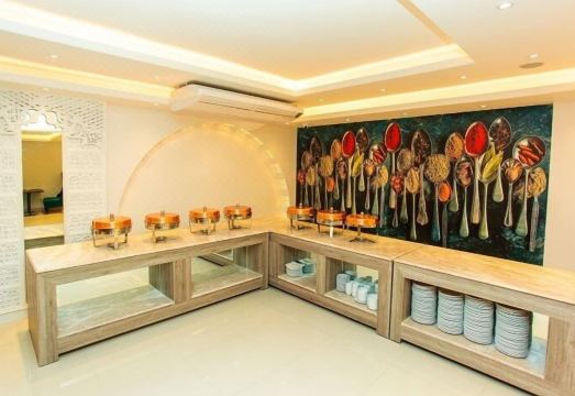 5. 로얄 라지 호텔..