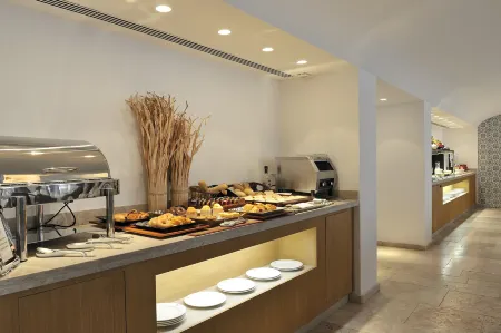 Vincci Baixa Отели рядом с достопримечательностью «Триумфальная Арка на руа Аугушта»