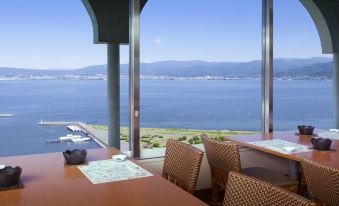 Suwa Lakeside Hotel