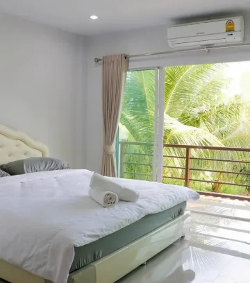 ห้องดีลักซ์ เตียงใหญ่ 1 เตียง
