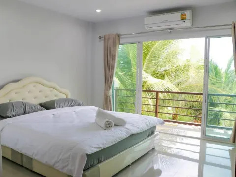 ห้องดีลักซ์ เตียงใหญ่ 1 เตียง