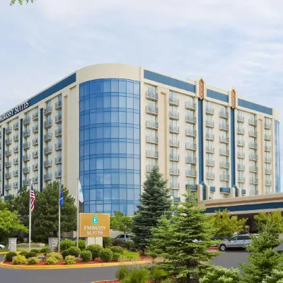 Embassy Suites by Hilton Minneapolis Airport Hotel berhampiran Air Terjun Minnehaha