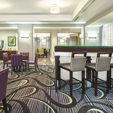 La Quinta Inn & Suites by Wyndham DFW Airport South / Irving