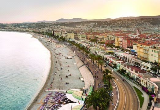 데이즈 인 니체 센터 로비