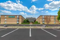 Quality Inn & Conference Centre - parking