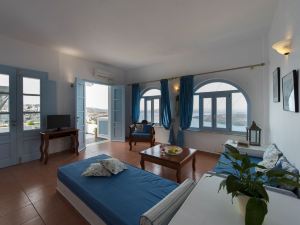 Kastro Suites