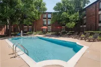 Best Western Chicago - Downers Grove - Pools