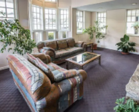 โรดเวย์ อินน์ & สวีทส์ เชอโรกี ออน เดอะ ริเวอร์