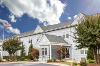 Microtel Inn & Suites by Wyndham Wilson - parking
