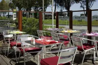 Ibis Styles Ouistreham - ที่มีที่จอดรถ
