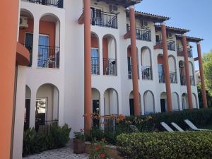 Silver Beach Hotel and Annexe Apartments