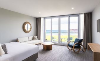 Abode Malua Bay 외관