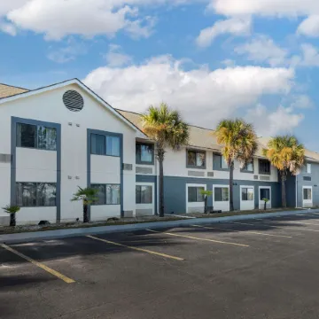 Comfort Inn & Suites - Near Robins Air Force Base Main Gate