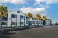 Comfort Inn & Suites - Near Robins Air Force Base Main Gate