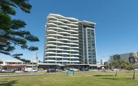 Iconic Kirra Beach Resort Отели рядом с достопримечательностью «Пойнт Дангер»