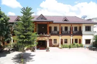 Thoulasith Guesthouse Hotels near Salee Park