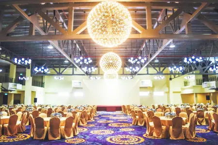 Aman Hills Hotel Отели рядом с достопримечательностью «Yayasan Sultan Haji Hassanal Bolkiah Complex»