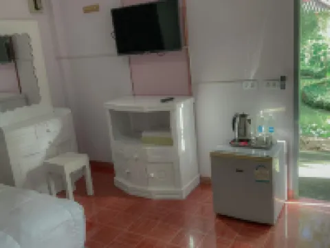 Ruean Prathum Resort Hotels near Kamphaeng Phet City Pillar Shrine